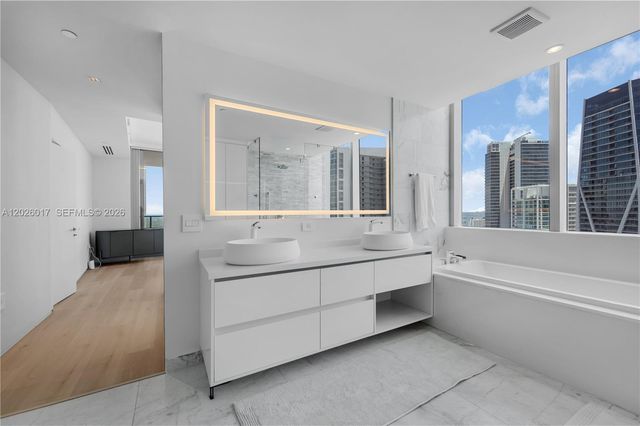 851 NE 1st Ave 4201, Miami, FL 33132