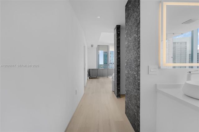 851 NE 1st Ave 4201, Miami, FL 33132