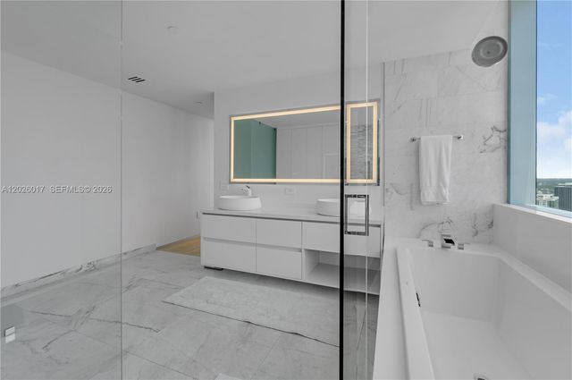 851 NE 1st Ave 4201, Miami, FL 33132