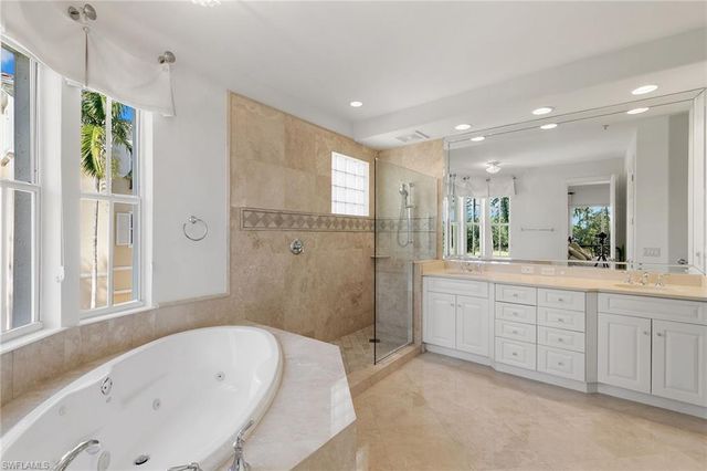 2642 Bolero DR 5-2, Naples, FL 34109