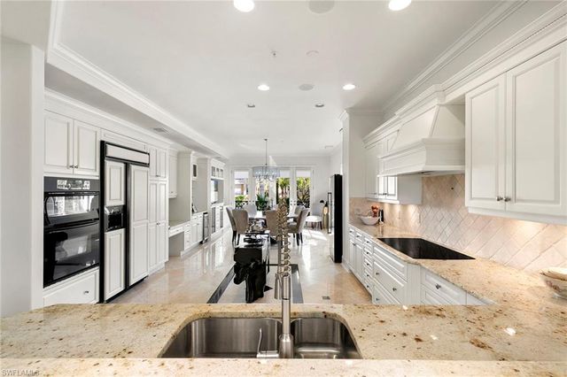 2642 Bolero DR 5-2, Naples, FL 34109