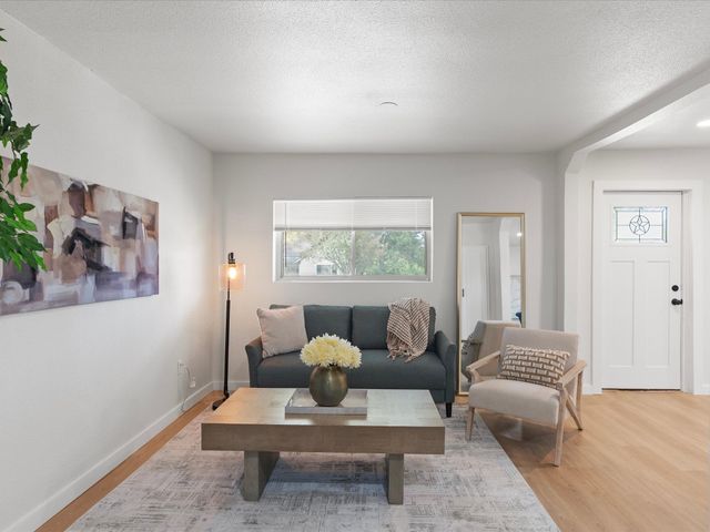 909 S Throckmorton Street, Sherman, TX 75090