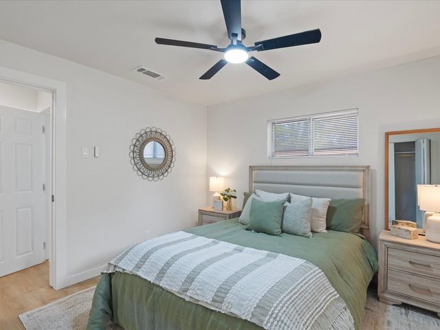 909 S Throckmorton Street, Sherman, TX 75090