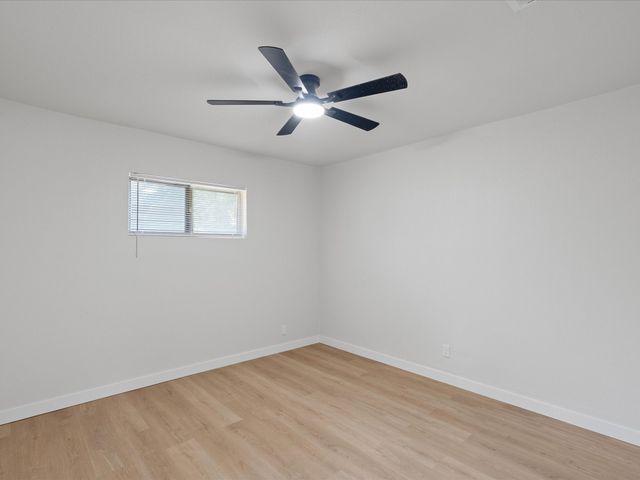 909 S Throckmorton Street, Sherman, TX 75090