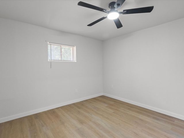 909 S Throckmorton Street, Sherman, TX 75090