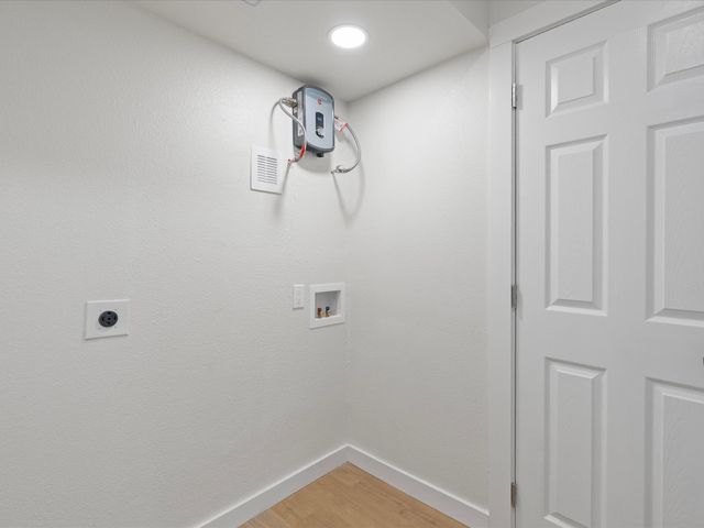 909 S Throckmorton Street, Sherman, TX 75090