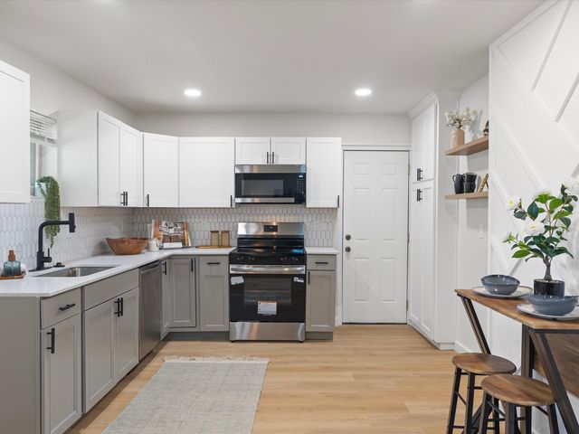 909 S Throckmorton Street, Sherman, TX 75090