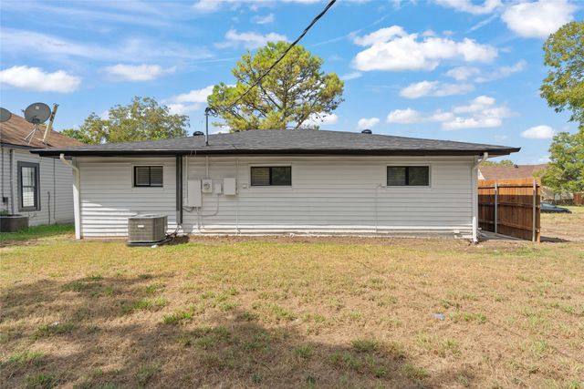 909 S Throckmorton Street, Sherman, TX 75090