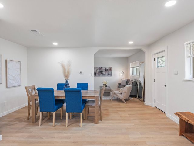 909 S Throckmorton Street, Sherman, TX 75090