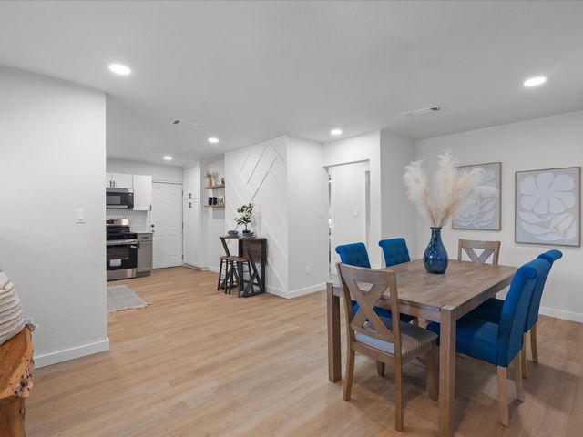 909 S Throckmorton Street, Sherman, TX 75090