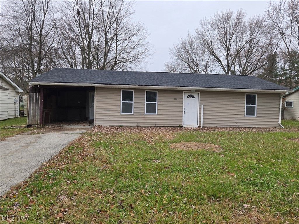 2500 Redgate Lane, Youngstown, OH 44511