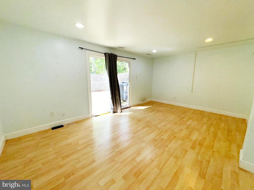 Image 26 of property listing at 8310 MARY LEE LN, Laurel, MD 20723