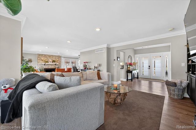 16399 Huff Street, Livonia, MI 48154