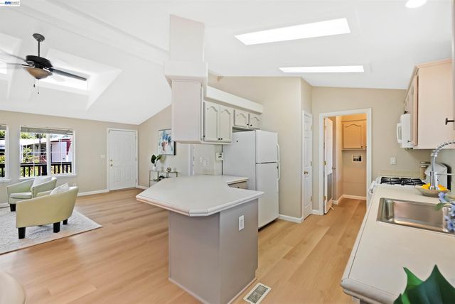 28680 Mercury st, Hayward, CA 94544