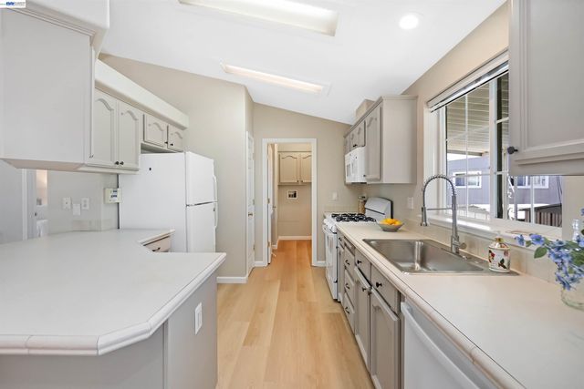 28680 Mercury st, Hayward, CA 94544