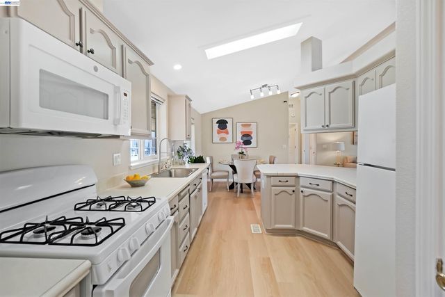 28680 Mercury st, Hayward, CA 94544