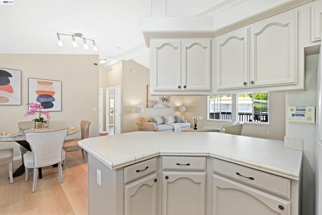28680 Mercury st, Hayward, CA 94544
