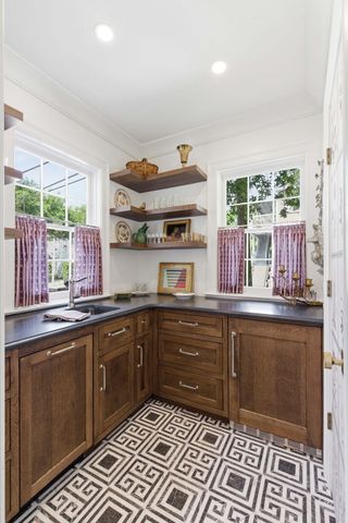 55 Elizabeth Street, Charleston, SC 29403