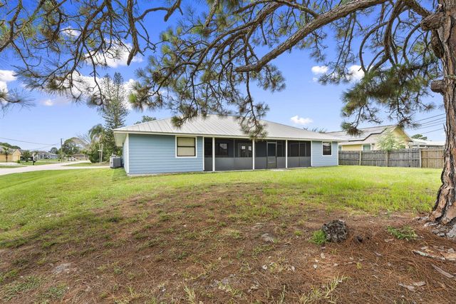 1001 SW Canary Terrace, Port St. Lucie, FL 34953