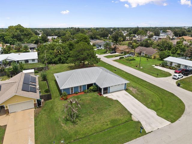 1001 SW Canary Terrace, Port St. Lucie, FL 34953