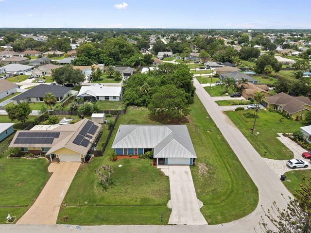 1001 SW Canary Terrace, Port St. Lucie, FL 34953