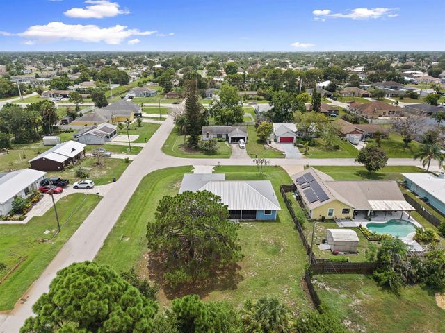 1001 SW Canary Terrace, Port St. Lucie, FL 34953