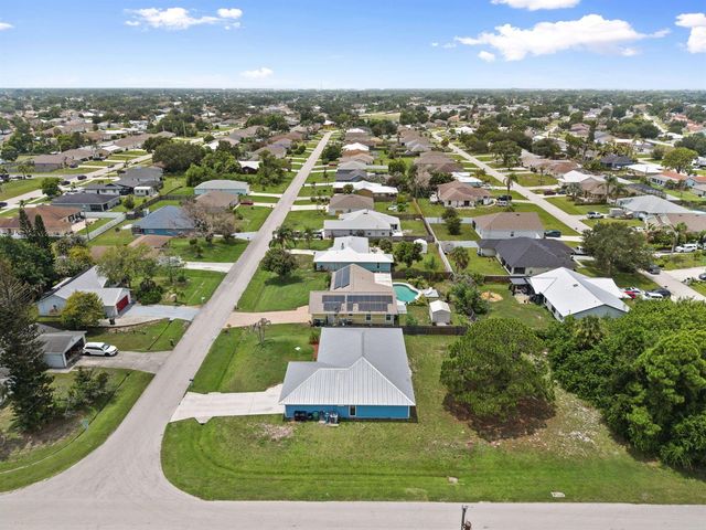 1001 SW Canary Terrace, Port St. Lucie, FL 34953