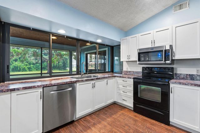 1001 SW Canary Terrace, Port St. Lucie, FL 34953