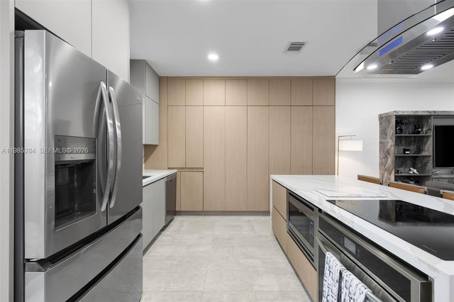 7852 NW 116th Pl, Doral, FL 33178