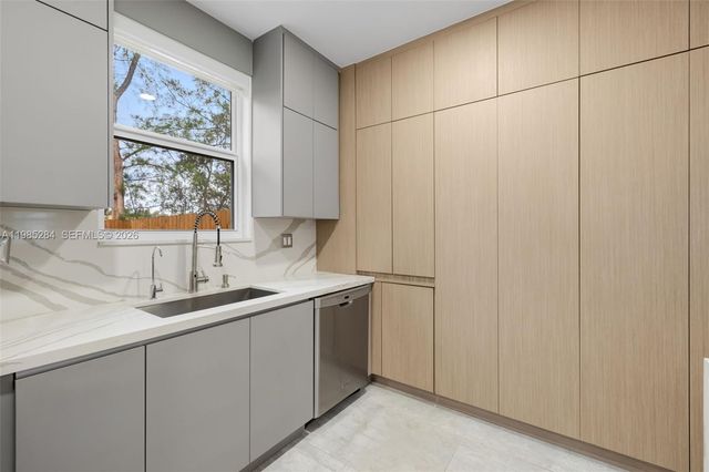 7852 NW 116th Pl, Doral, FL 33178