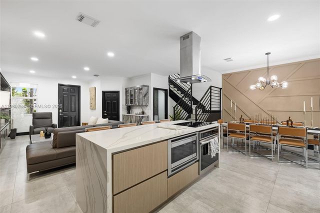 7852 NW 116th Pl, Doral, FL 33178