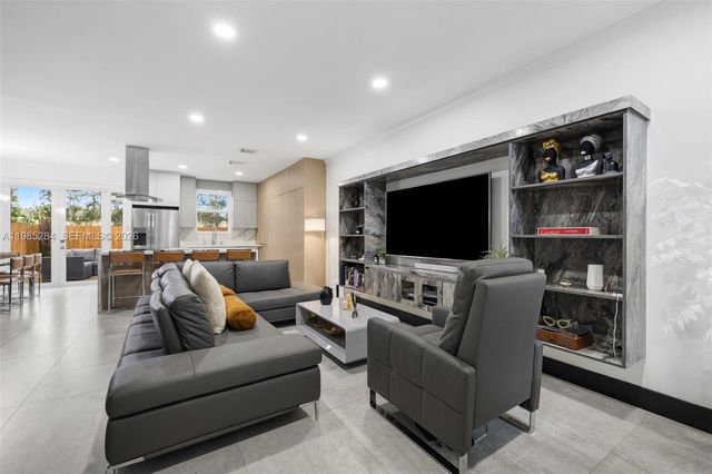 7852 NW 116th Pl, Doral, FL 33178