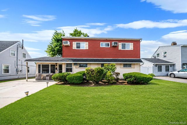 36 Sunrise Lane, Levittown, NY 11756