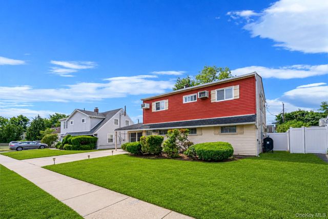 36 Sunrise Lane, Levittown, NY 11756