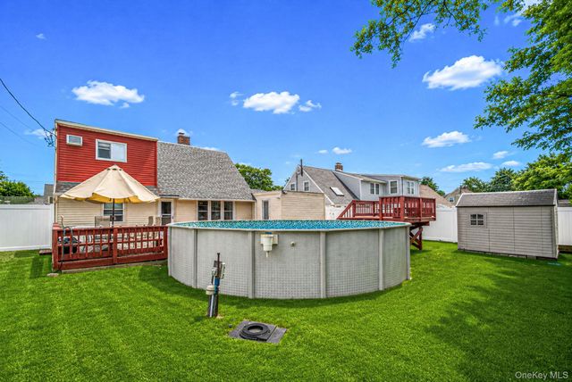 36 Sunrise Lane, Levittown, NY 11756