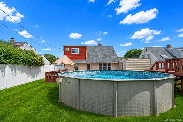 36 Sunrise Lane, Levittown, NY 11756