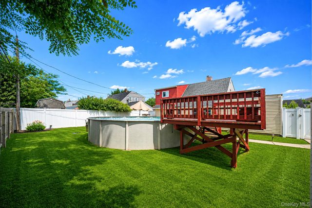 36 Sunrise Lane, Levittown, NY 11756