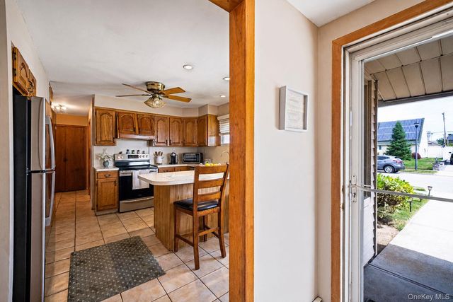 36 Sunrise Lane, Levittown, NY 11756