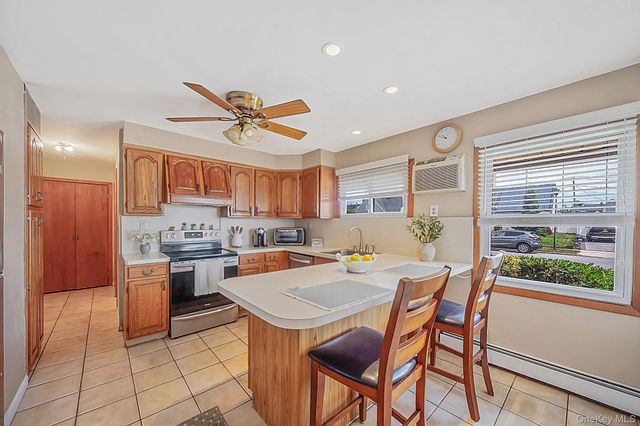 36 Sunrise Lane, Levittown, NY 11756