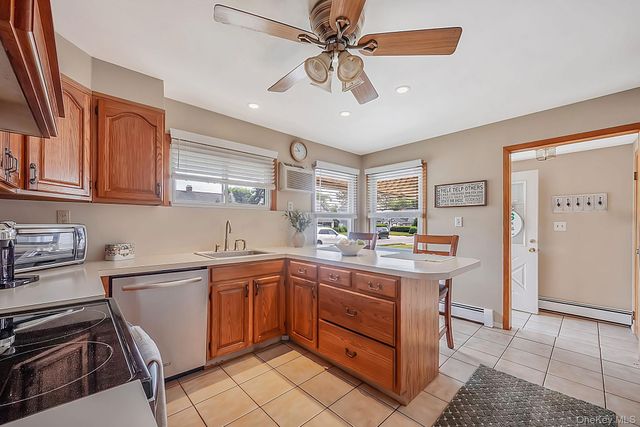 36 Sunrise Lane, Levittown, NY 11756