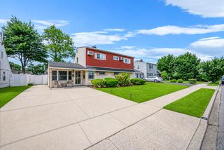 36 Sunrise Lane, Levittown, NY 11756