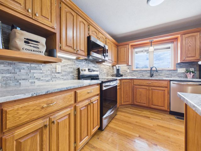 9030 S Posey Ct, Derby, KS 67037