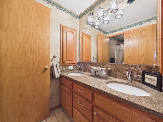 9030 S Posey Ct, Derby, KS 67037