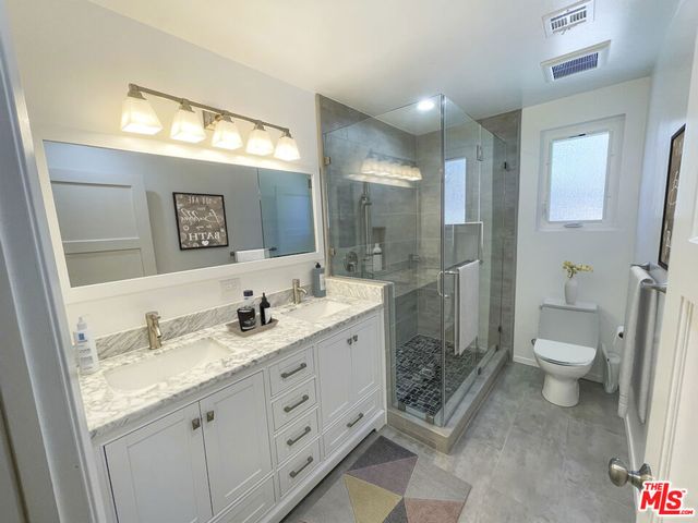 17345 Hamlin Street, Lake Balboa, CA 91406