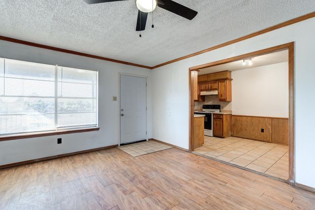 7405 Waco Avenue, Lubbock, TX 79423