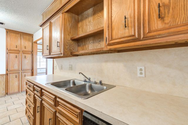 7405 Waco Avenue, Lubbock, TX 79423