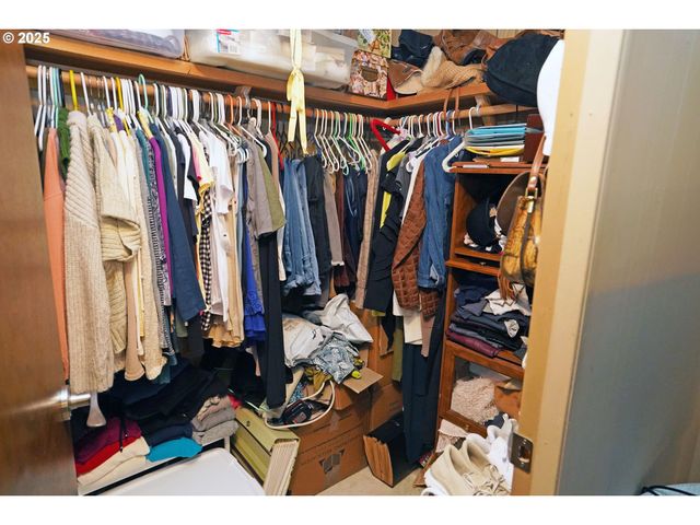 12430 N SOUTH SHORE Ave, Portland, OR 97217