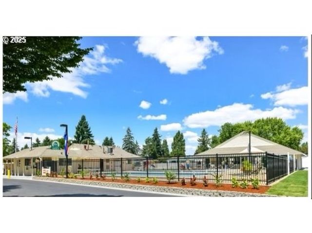 12430 N SOUTH SHORE Ave, Portland, OR 97217