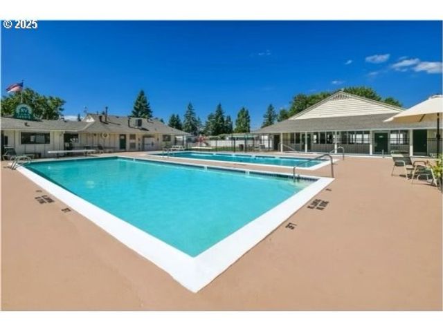 12430 N SOUTH SHORE Ave, Portland, OR 97217