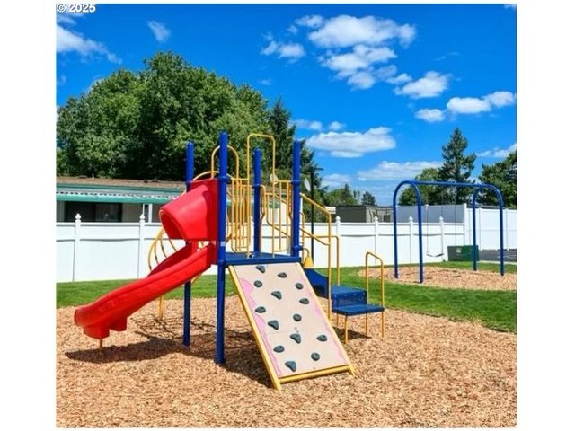 12430 N SOUTH SHORE Ave, Portland, OR 97217